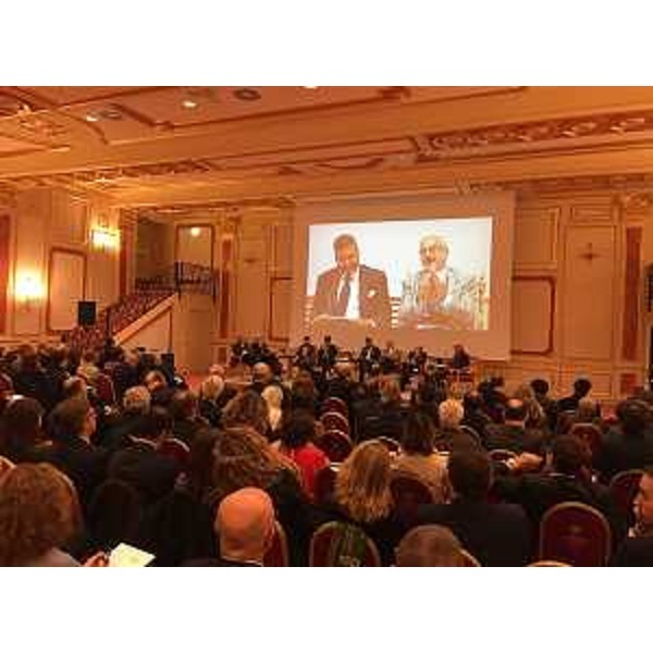 La presidente della Regione Friuli Venezia Giulia Debora Serracchiani, con il ministro della Giustizia Andrea Orlando, il presidente emerito della Corte Costituzionale Gustavo Zagrebelsky, l'ex presidente della Camera dei Deputati Luciano Violante, il procuratore della Repubblica di Torino Armando Spataro e l'ex vicepresidente del Consiglio Superiore della Magistratura Michele Vietti, alla sessione "L'Europa e le istituzioni: quali modelli?" del convegno "L'Europa: sì, ma quanta e quale?" organizzato dalla Fondazione Iniziativa Subalpina - Stresa (VB) 21/10/2016