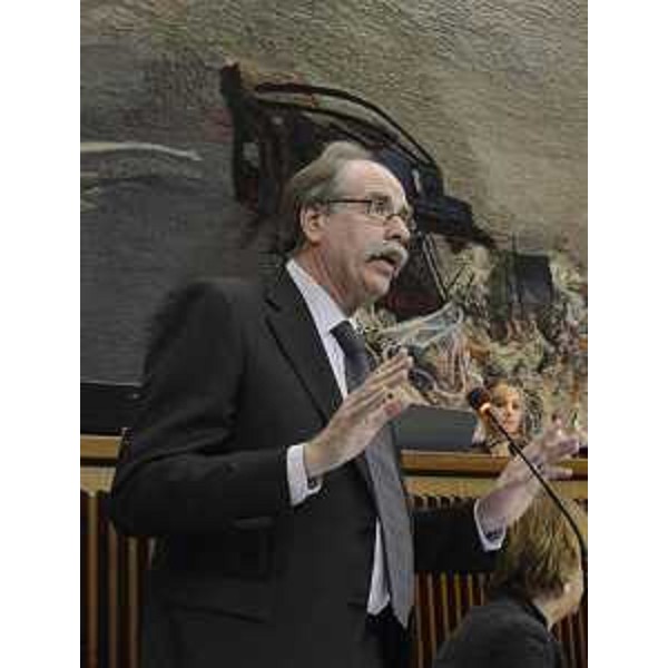 Gianni Torrenti (Assessore regionale Cultura, Sport e Solidarietà) nel corso del dibattito generale sul ddl per le disposizioni urgenti in materia di programmazione e contabilità, in Consiglio regionale - Trieste 25/10/2016