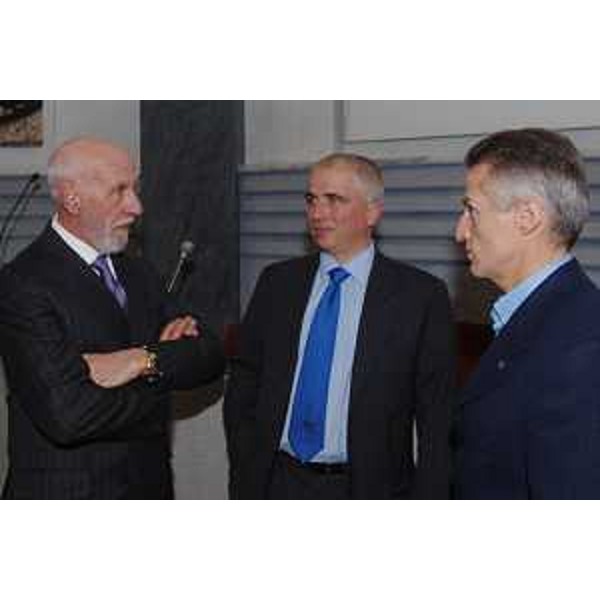 Riccardo Illy (Presidente Regione Friuli Venezia Giulia), Augusto Antonucci (Presidente Friulia) e Federico Marescotti (Vicepresidente ed amministratore delegato Friulia) (Trieste, 21/12/05)
