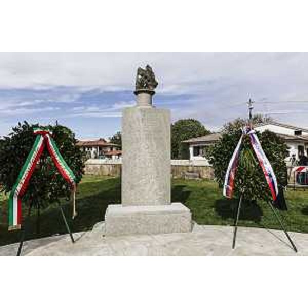 Monumento dedicato ai soldati sloveni Caduti sul fronte dell'Isonzo nella Prima Guerra Mondiale - Doberdò del Lago 26/10/2016