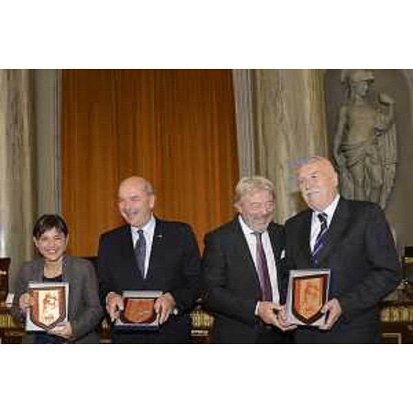Debora Serracchiani (Presidente Regione Friuli Venezia Giulia), Roberto Dipiazza (Sindaco Trieste), Antonio Paoletti (Presidente CCIAA Trieste) e Igor Dolenc (Vicepresidente Provincia Trieste) alla cerimonia per i 261 anni della Camera di Commercio - Trieste 28/10/2016