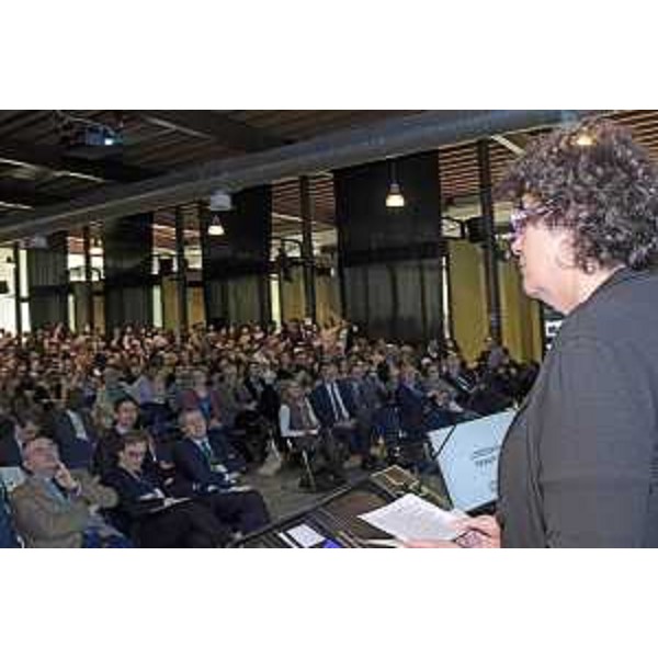Loredana Panariti (Assessore regionale Lavoro, Formazione, Istruzione, Pari Opportunità, Politiche giovanili, Ricerca e Università) interviene all'apertura del Forum mondiale dei Collegi del Mondo Unito, al Molo IV - Trieste 28/10/2016