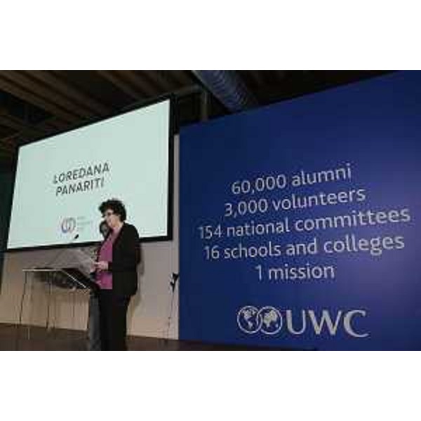 Loredana Panariti (Assessore regionale Lavoro, Formazione, Istruzione, Pari Opportunità, Politiche giovanili, Ricerca e Università) interviene all'apertura del Forum mondiale dei Collegi del Mondo Unito, al Molo IV - Trieste 28/10/2016