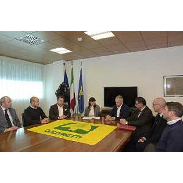 Debora Serracchiani (Presidente Regione Friuli Venezia Giulia) con Dario Fabro e Franco Simone (Dirigenti Gruppo Danieli Buttrio), Dario Ermacora (Presidente Coldiretti FVG), Gino Vendrame e Cesare Bertoia (Presidenti Coldiretti Udine e Pordenone) e Giorgio Sincerotto (Sindaco Buttrio) - Udine 31/10/2016