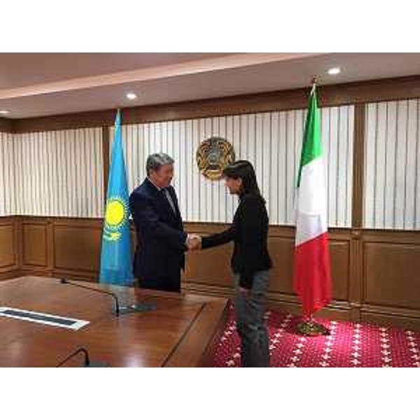 Akhmetzhan Yessimov (Presidente Società pubblica kazaka organizzazione EXPO 2017) e Debora Serracchiani (Presidente Regione Friuli Venezia Giulia) - Astana 03/11/2016