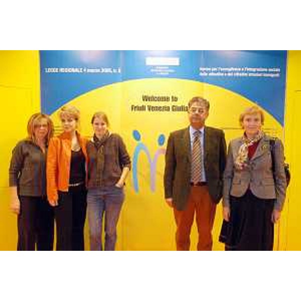 Roberto Antonaz (Assessore Regionale all'istruzione, cultura, sport e pace) alla Fiera Multiculturalità "Aza Mataotra" (Modena, 17/12/05)