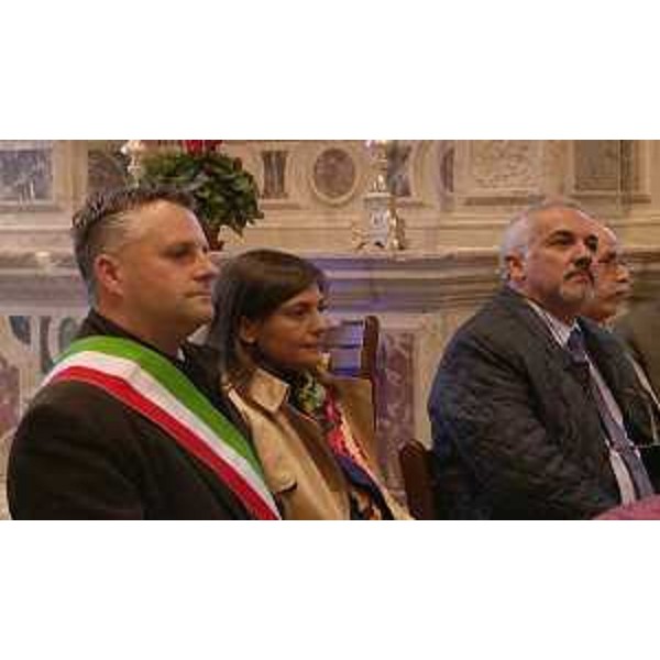Fabio Di Bernardo (Sindaco Venzone), Debora Serracchiani (Presidente Regione Friuli Venezia Giulia), Corrado Azzollini (Soprintendente Archeologia Belle Arti e Paesaggio FVG) e Gianni Torrenti (Assessore regionale Cultura) alla cerimonia per il completamento del restauro delle statue dei dodici Apostoli, posizionate sul tetto del Duomo di Sant'Andrea prima del terremoto del 1976 - Venzone 05/11/2016