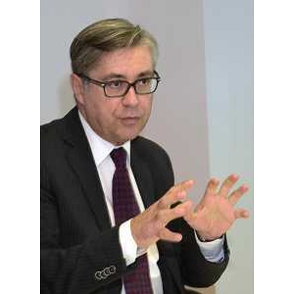 Francesco Peroni (Assessore regionale Finanze, Patrimonio, Coordinamento e Programmazione Politiche economiche e comunitarie) presenta alle parti sociali i disegni di legge di Stabilità e del Bilancio di previsione per il 2017 - Udine 08/11/2016