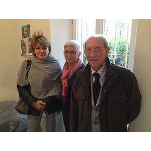Maria Sandra Telesca (Assessore regionale Salute, Integrazione socio-sanitaria, Politiche sociali e Famiglia), Silvana Romano (Presidente Assemblea d'Ambito distrettuale Alto Isontino) e Mario Brancati (Presidente Consulta provinciale disabili) nella palazzina di via Giulio Cesare 13 che ospita sei ragazzi disabili del progetto "Abitare Possibile" - Lucinico 10/11/2016