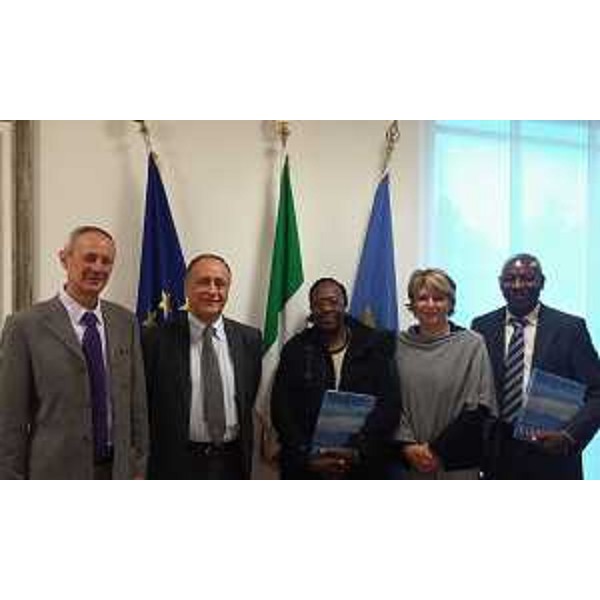 Carlo Gobitti e Vincenzo Canzonieri (CRO Aviano), Marcellin Amoussou-Guenou Kouassi (Delegazione Salute Benin), Maria Sandra Telesca (Assessore regionale Salute, Integrazione socio-sanitaria, Politiche sociali e Famiglia) e Marie Therese Akele Akpo (Delegazione Salute Benin) - Udine 10/11/2016