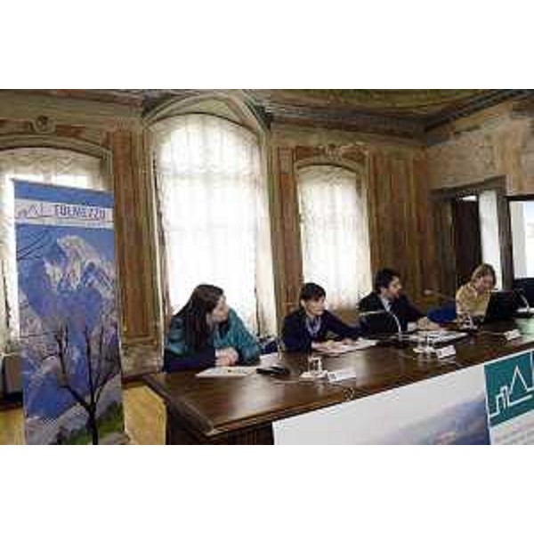 Debora Serracchiani (Presidente Regione Friuli Venezia Giulia) e Francesco Brollo (Sindaco Tolmezzo) alla presentazione di "Tolmezzo città alpina del 2017", a Palazzo Linussio - Tolmezzo 11/11/2016