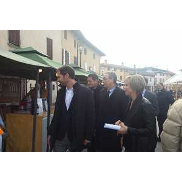 Cristiano Shaurli (Assessore regionale Risorse agricole e forestali) e Sergio Bolzonello (Vicepresidente Regione FVG e assessore Attività produttive, Turismo e Cooperazione) all'inaugurazione della ventunesima edizione della Festa "L'oca e il vin novello" - Lavariano di Mortegliano 12/11/2016
