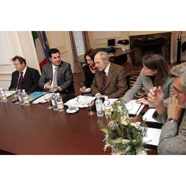 Franco Iacop (Assessore Regionale per le relazioni internazionali, comunitarie e autonomie locali) alla tavola rotonda sulle nuone politiche regionali (Bruzelles, 12/12/05)
