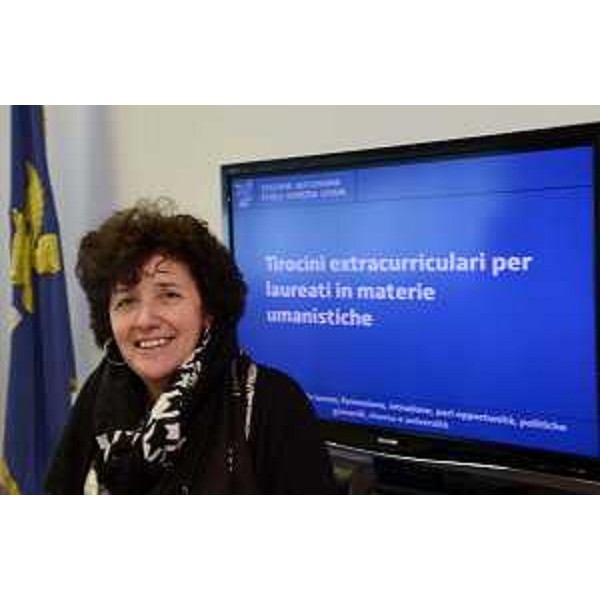 Loredana Panariti (Assessore regionale Lavoro, Formazione, Istruzione, Pari Opportunità, Politiche giovanili, Ricerca e Università) alla presentazione dei tirocini extracurriculari per laureati in materie umanistiche - Udine 15/11/2016