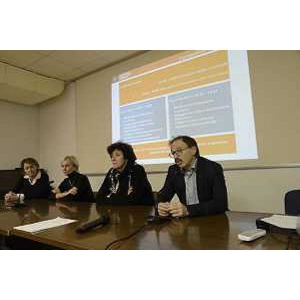 Loredana Panariti (Assessore regionale Lavoro, Formazione, Istruzione, Pari Opportunità, Politiche giovanili, Ricerca e Università) e Stefano Stefanel (Preside Liceo Marinelli) all'incontro del progetto di alternanza scuola/lavoro "Uno sguardo sul mondo del lavoro. Orientare gli studenti al lavoro nel loro territorio", sessione "UniUD va a scuola", nell'Aula Magna del Liceo Marinelli - Udine 15/11/2016