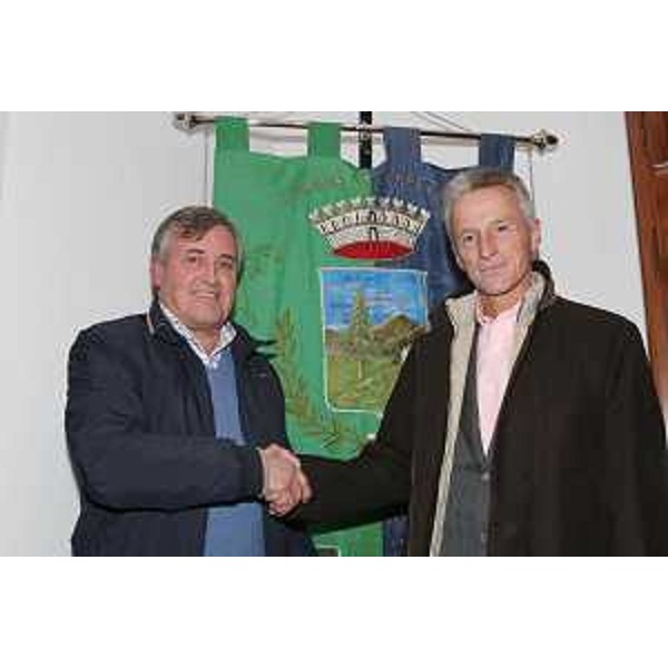 Riccardo Illy (Presidente Regione Friuli Venezia Giulia) con Eugenio Benedetti (Sindaco Ampezzo) all'apertura della "Not dalis Muars" ad Ampezzo. (Ampezzo 01/11/07) 