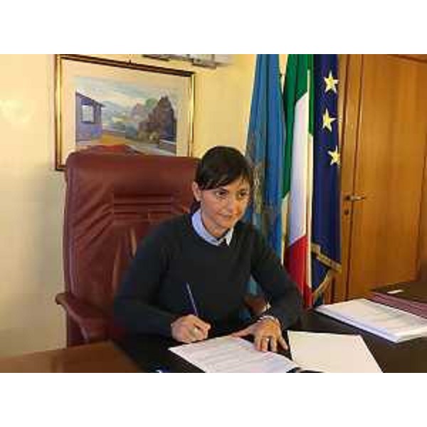 Debora Serracchiani (Presidente Regione Friuli Venezia Giulia) firma digitalmente, con Giuliano Poletti (Ministro Lavoro e Politiche sociali), il Protocollo d'intesa per l'integrazione tra la misura regionale di sostegno al reddito e il Sostegno nazionale per l'Inclusione Attiva (SIA) - Trieste 18/11/2016