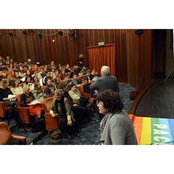 Loredana Panariti (Assessore regionale Lavoro, Formazione, Istruzione, Pari Opportunità, Politiche giovanili, Ricerca e Università) all'evento "Uno, nessuno, seicentomila. La storia quasi vera del Milite ignoto, raccontata e cantata come un'autobiografia" - Gorizia 22/11/2016
