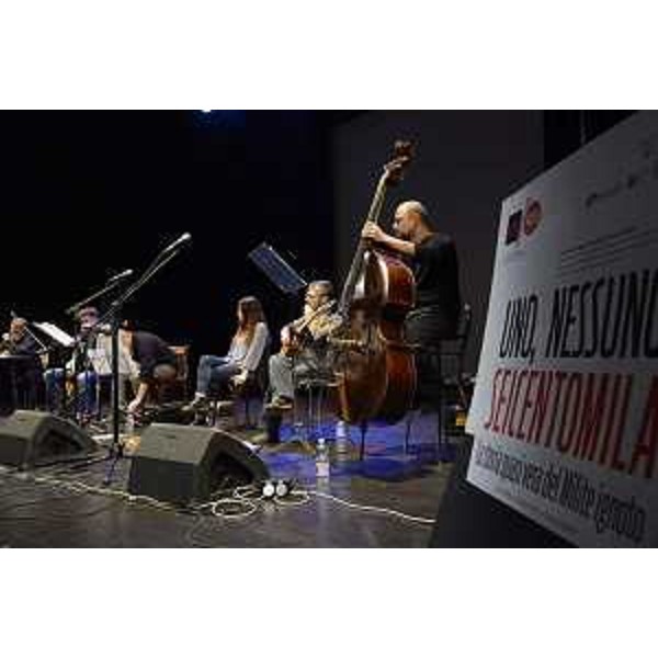 Un momento dell'evento "Uno, nessuno, seicentomila. La storia quasi vera del Milite ignoto, raccontata e cantata come un'autobiografia" - Gorizia 22/11/2016