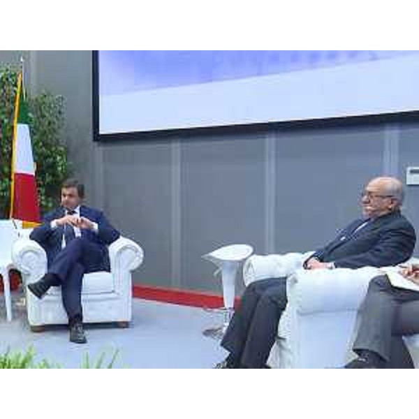 Carlo Calenda (Ministro Sviluppo economico) e Mohammad Rezá Nematzadé (Ministro Industria, Miniere e Commercio Repubblica Islamica Iran) all'apertura dell'Iran Country presentation - Fiera di Roma 22/11/2016