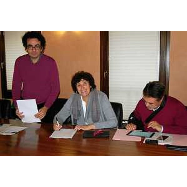 Loredana Panariti (Assessore regionale Lavoro, Formazione) alla firma del Protocollo a favore della rioccupazione degli ex lavoratori dell'Ideal Standard di Orcenico, con rappresentanti sindacali e datoriali - Pordenone 22/11/2016
