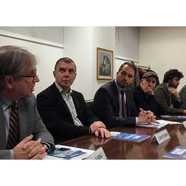 Paolo Vidali (Presidente Fondazione Giovanni da Udine), Lorenzo Fabbro (Presidente ARLeF), Cristiano Shaurli (Assessore regionale Risorse agricole e forestali), Leo Virgili (Direttore artistico Festival Suns) e Federico Pirone (Assessore Cultura Comune Udine) alla presentazione del Festival Suns Europe - Udine 23/11/2016