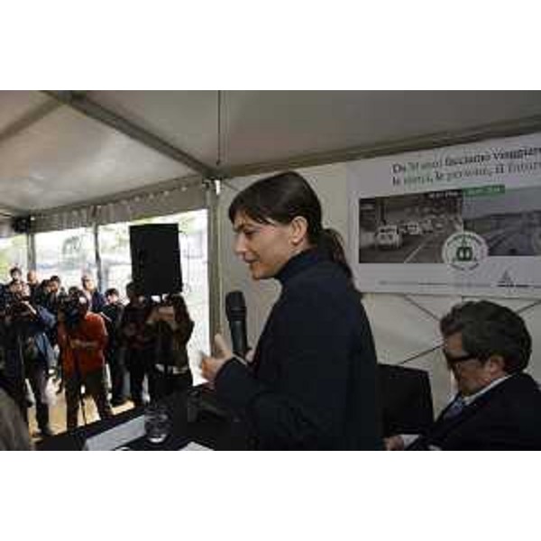 Debora Serracchiani (Presidente Regione Friuli Venezia Giulia) alla cerimonia per la posa della prima pietra del terzo lotto della terza corsia dell'Autostrada A4, tratto Alvisopoli-Gonars - Ronchis (UD) 23/11/2016
