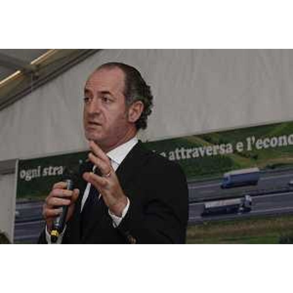 Luca Zaia (Presidente Regione Veneto) alla cerimonia per la posa della prima pietra del terzo lotto della terza corsia dell'Autostrada A4, tratto Alvisopoli-Gonars - Ronchis (UD) 23/11/2016