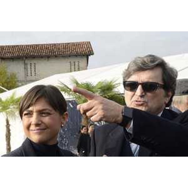 Debora Serracchiani (Presidente Regione Friuli Venezia Giulia) e Maurizio Castagna (Presidente e amministratore delegato Autovie Venete) alla posa della prima pietra del terzo lotto della terza corsia dell'Autostrada A4, tratto Alvisopoli-Gonars - Ronchis (UD) 23/11/2016