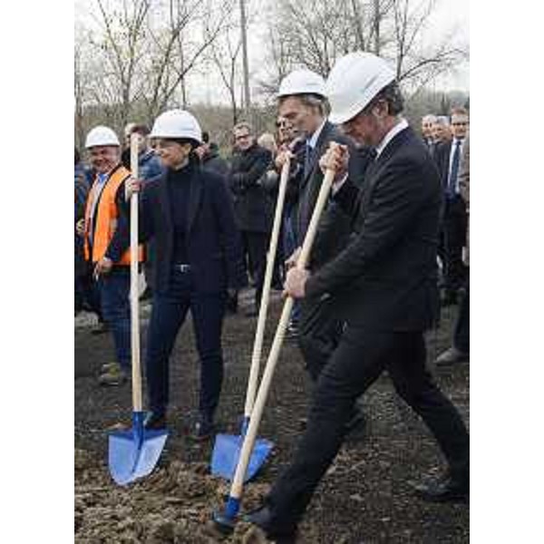 Debora Serracchiani (Presidente Regione Friuli Venezia Giulia), Graziano Delrio (Ministro Infrastrutture e Trasporti) e Luca Zaia (Presidente Regione Veneto) alla posa della prima pietra del terzo lotto della terza corsia dell'Autostrada A4, tratto Alvisopoli-Gonars - Ronchis (UD) 23/11/2016