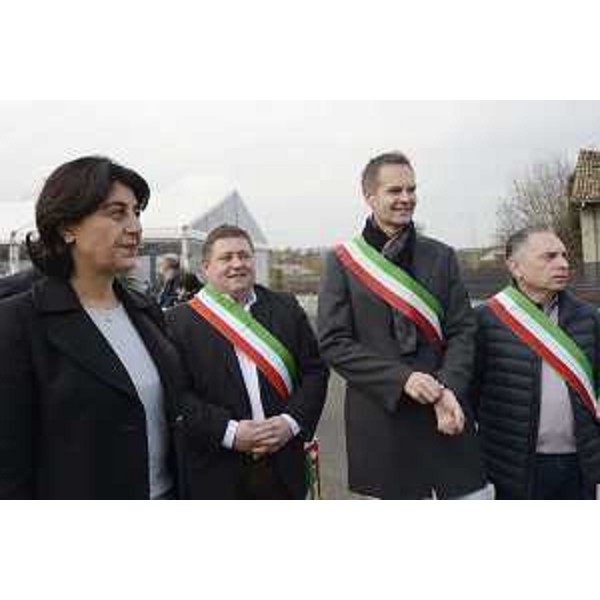 Mariagrazia Santoro (Assessore regionale Infrastrutture e Territorio) e amministratori locali alla posa della prima pietra del terzo lotto della terza corsia dell'Autostrada A4, tratto Alvisopoli-Gonars - Ronchis (UD) 23/11/2016