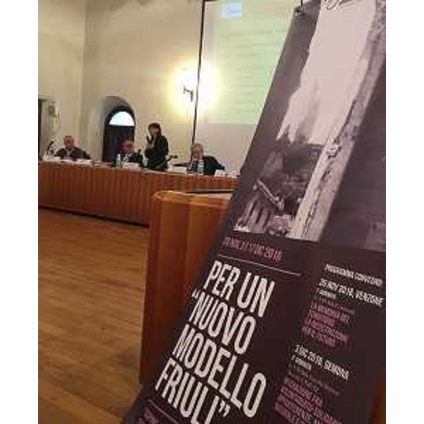 Debora Serracchiani (Presidente Regione Friuli Venezia Giulia) al convegno "Coping, resilienza e innovazione ovvero come la conoscenza possa aiutare a superare, con gradualità, i traumi e le difficoltà della vita" - Venzone 26/11/2016