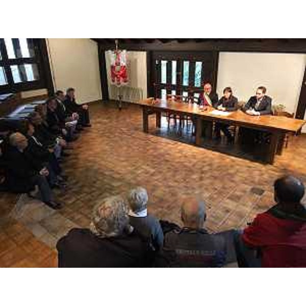 Guido Marchiol (Sindaco Lusevera), Debora Serracchiani (Presidente Regione Friuli Venezia Giulia) e Cristiano Shaurli (Assessore regionale Risorse agricole e forestali) all'incontro con i sindaci delle Valli del Torre e del Natisone - Lusevera 26/11/2016
