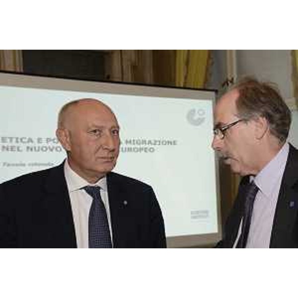 Mario Morcone (Capo Dipartimento Libertà civili e Immigrazione / Ministero Interno) e Gianni Torrenti (Assessore regionale Cultura, Sport e Solidarietà) alla tavola rotonda "Etica e politica della migrazione nel nuovo scenario europeo", organizzata dal Goethe-Institut nella sede della Regione FVG - Trieste 25/11/2016