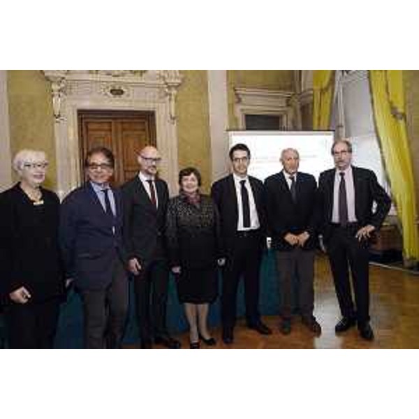 Alexandra Hagemann (Direttrice Goethe-Institut Trieste), Fulvio Longato (Coordinatore Laurea magistrale interateneo in Filosofia Trieste e Udine), Wolf Plesmann (Incaricato Stato federale Berlino per Rifugiati), Immacolata Amodeo (Segreteria generale Centro italo-tedesco per Eccellenza europea / Villa Vigoni), Marco Piantini (Consigliere Presidenza Consiglio Ministri per Affari europei), Mario Morcone (Capo Dipartimento Libertà civili e Immigrazione / Ministero Interno) e Gianni Torrenti (Assessore regionale Cultura, Sport e Solidarietà) - Trieste 25/11/2016