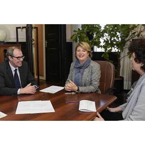 Pietro Biasiol (Direttore USR FVG) e gli assessori regionali Maria Sandra Telesca (Salute) e Loredana Panariti (Istruzione, Politiche giovanili, Università) al Tavolo della firma dell'Accordo tra Regione Friuli Venezia Giulia e Ufficio Scolastico Regionale (USR) per la salute dei giovani del FVG - Trieste 28/11/2016