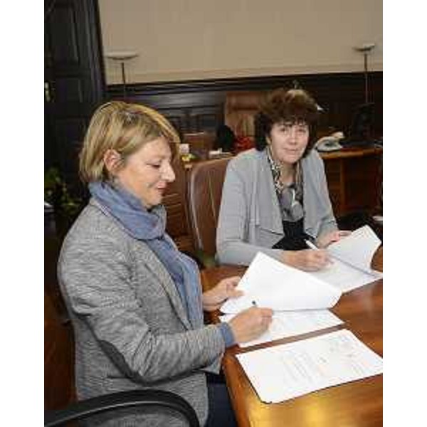 Gli assessori regionali Maria Sandra Telesca (Salute) e Loredana Panariti (Istruzione, Politiche giovanili, Università) al Tavolo della firma dell'Accordo tra Regione Friuli Venezia Giulia e Ufficio Scolastico Regionale (USR) per la salute dei giovani del FVG - Trieste 28/11/2016