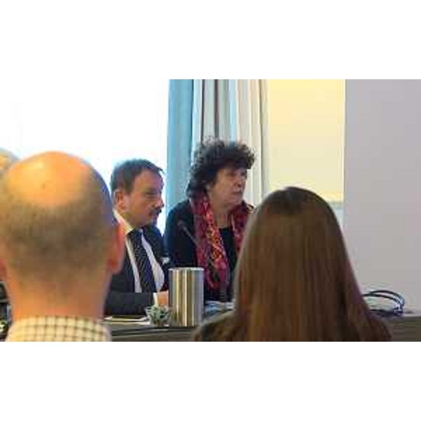 Vincenzo Zoccano (Presidente Consulta regionale Associazioni Persone disabili e loro Famiglie FVG) e Loredana Panariti (Assessore regionale Lavoro e Pari Opportunità) al convegno "La criticità dell'accesso al mercato del lavoro per le persone con disabilità in Friuli Venezia Giulia. Quali strategie concrete per incrementare le opportunità di lavoro?" - Trieste 29/11/2016