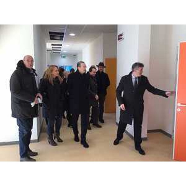 Sergio Bolzonello (Vicepresidente Regione FVG e assessore Attività produttive, Turismo e Cooperazione) visita l'Istituto comprensivo statale con insegnamento bilingue sloveno-italiano - San Pietro al Natisone 30/11/2016