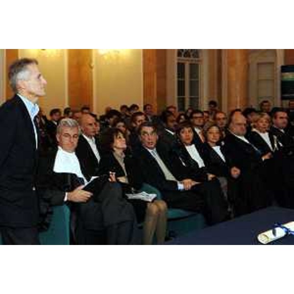Riccardo Illy (Presidente Regione Friuli Venezia Giulia) ed Alessandro Profumo (amministratore delegato di Unicredito Italiano) alla consegna del MIB (Trieste, 05/12/05)