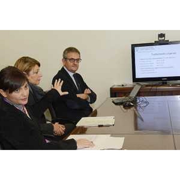 Debora Serracchiani (Presidente Regione Friuli Venezia Giulia), Maria Sandra Telesca (Assessore regionale Salute, Integrazione socio-sanitaria, Politiche sociali e Famiglia) e Roberto Di Lenarda (Direttore Dipartimento UC Scienze mediche, chirurgiche e salute UNI TS e direttore Clinica odontoiatrica e stomatologica ASUI TS) alla presentazione del Programma di Odontoiatria sociale - Trieste 01/12/2016