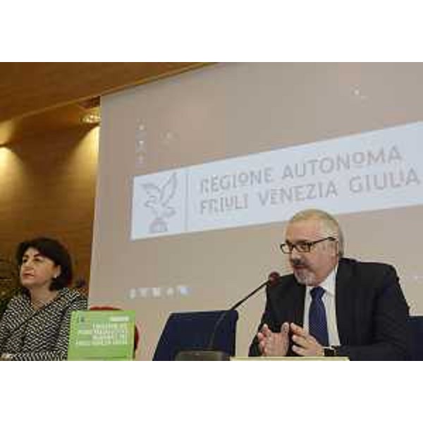Mariagrazia Santoro (Assessore regionale Infrastrutture e Territorio) e Corrado Azzollini (Soprintendente Archeologia Belle Arti e Paesaggio FVG) al convegno "Piano Paesaggistico Regionale (PPR) del Friuli Venezia Giulia. Contenuti e strumenti di consultazione", nell'Auditorium Comelli della Regione FVG - Udine 01/12/2016