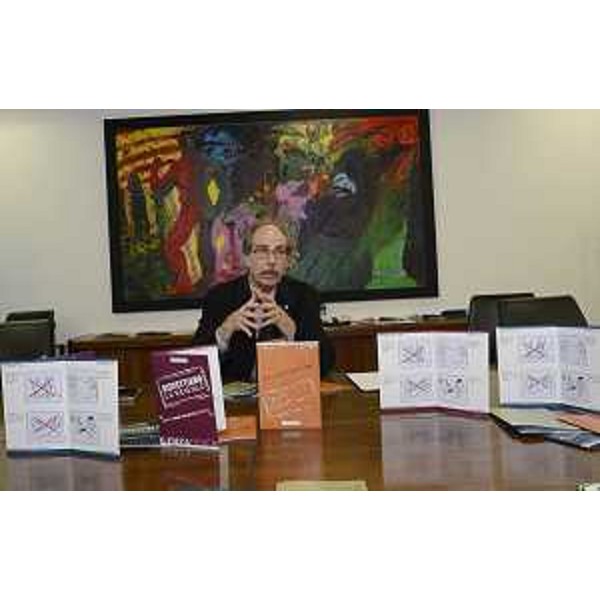 Gianni Torrenti (Assessore regionale Cultura, Sport e Solidarietà) presenta il volantino "Rispettiamo le regole. Diritti non violenza doveri" rivolto agli immigrati in FVG - Udine 02/12/2016