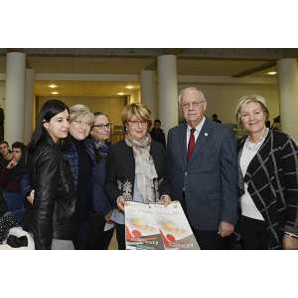 Asia Battaglia e Raffaella Basana (Assessori Provincia e Comune Udine), Maria Sandra Telesca (Assessore regionale Salute, Integrazione socio-sanitaria, Politiche sociali e Famiglia) e Giorgio Arpino (Presidente LILT Udine) alla presentazione del Calendario 2017 "Spicchi di salute" della Lega Italiana per la Lotta contro i Tumori (LILT) - Udine 02/12/2016