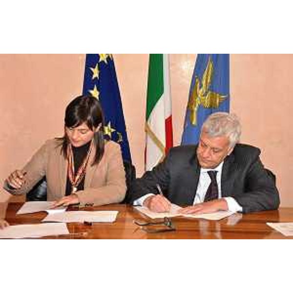Debora Serracchiani (Presidente Regione Friuli Venezia Giulia) e Gian Luca Galletti (Ministro Ambiente) firmano il Protocollo d'intesa di messa in sicurezza, bonifica, riconversione e sviluppo economico dell'area ex Caffaro - Roma 02/12/2016