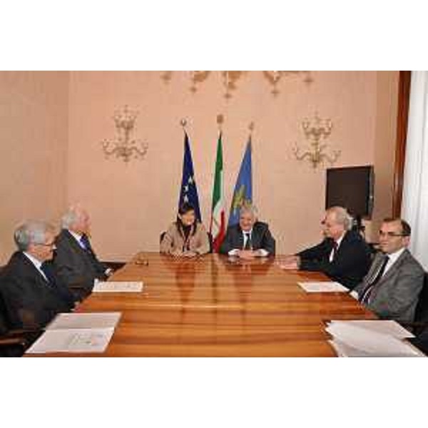 Giovanni Orsini (Capo Gabinetto ministro Sviluppo economico), Marco Cappelletto (Commissario straordinario ex Caffaro), Debora Serracchiani (Presidente Regione Friuli Venezia Giulia), Gian Luca Galletti (Ministro Ambiente), Roberto Fasan (Sindaco Torviscosa) e Guido Carpani (Capo Gabinetto ministro Ambiente) al Tavolo della firma del Protocollo d'intesa di messa in sicurezza, bonifica, riconversione e sviluppo economico dell'area ex Caffaro - Roma 02/12/2016