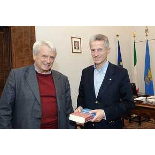 Riccardo Illy (Presidente Regione Friuli Venezia Giulia) e Predrag Matvejevic (scrittore) (Trieste, 05/12/05)