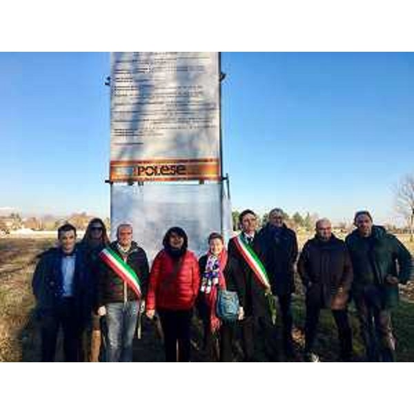 Mariagrazia Santoro (Assessore regionale Infrastrutture e Territorio), con i sindaci Marco Zanor (Martignacco) e Luca Mazzaro (Pagnacco), alla consegna dei lavori di sistemazione dell'intersezione tra le strade provinciali 88 "di Ceresetto" e 59 "di Brazzacco", a est di Martignacco - 05/12/2016