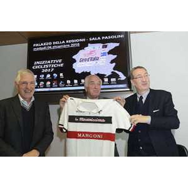 Francesco Moser, Enzo Cainero [Project manager Tappe in FVG 100° Giro d'Italia (XIX San Candido-Piancavallo 26 maggio; XX Pordenone-Asiago 27 maggio)] e Sergio Bolzonello (Vicepresidente Regione FVG e assessore Attività produttive, Turismo e Cooperazione) alla presentazione delle iniziative ciclistiche per il 2017 in Friuli Venezia Giulia - Udine 06/12/2016