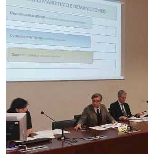 Francesco Peroni (Assessore regionale Finanze, Patrimonio, Coordinamento e Programmazione Politiche economiche e comunitarie) all'incontro sulla Riforma regionale del Demanio - Trieste 07/12/2016